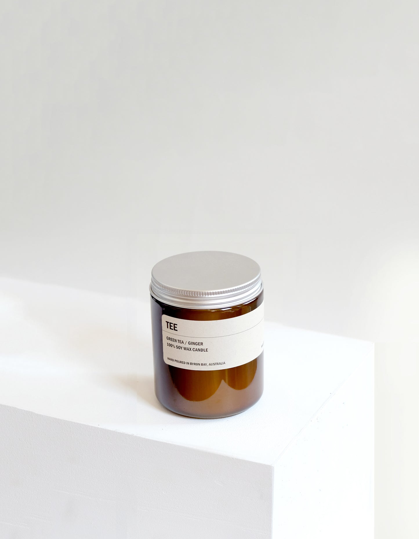 TEE: GREEN TEA / GINGER SMALL AMBER CANDLE 250G