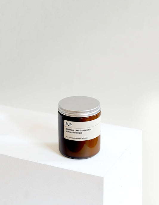 SUR: CEDARWOOD / AMBER / PATCHOULI SMALL AMBER CANDLE